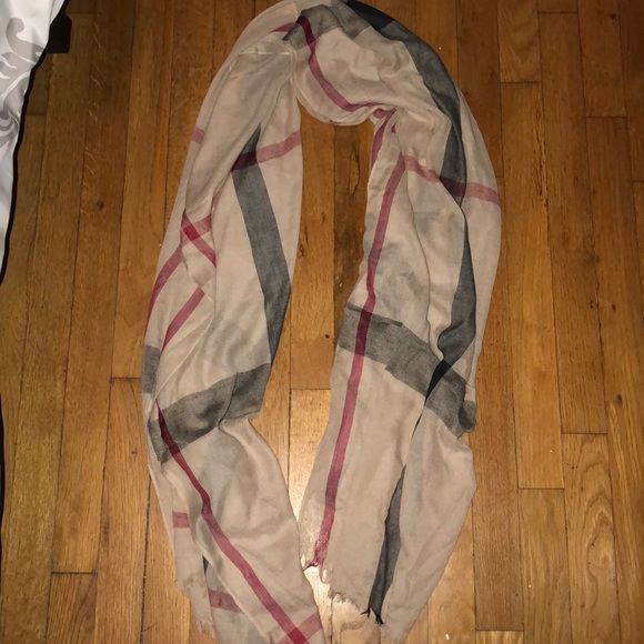 Featured image of post Burberry Scarf Fake This season they have some nice solid color scarves